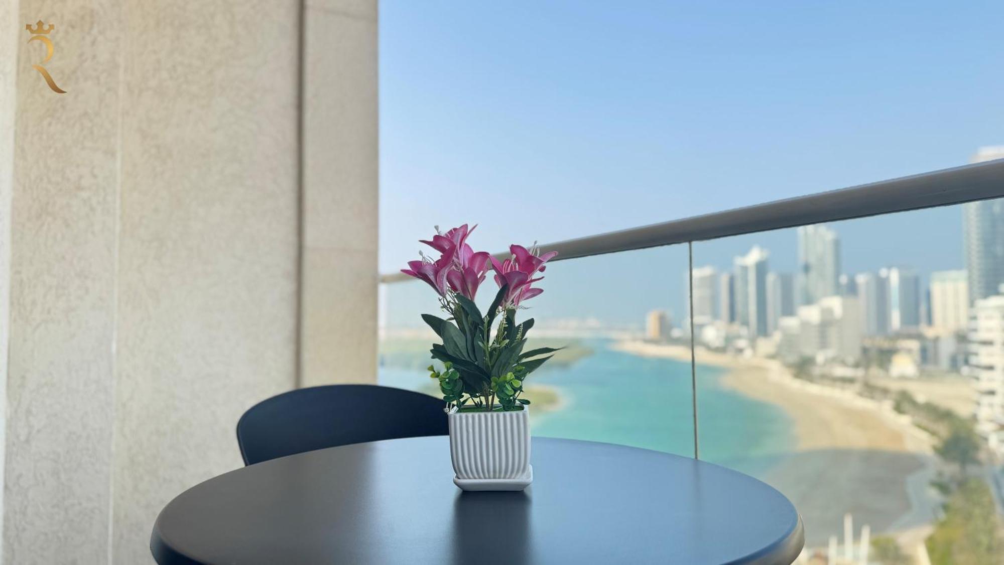 Relaxing 1br Retreat With Pool In Mangrove Al Reem Apartment